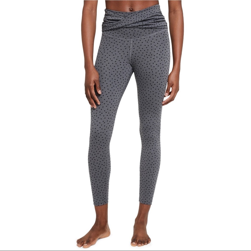 ✨SALE✨Nike Women's Yoga Twist-Waist High-Rise 7/8 Length Leggings